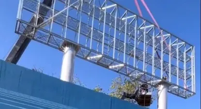 La estructura para la pantalla gigante del Gran Parque Central