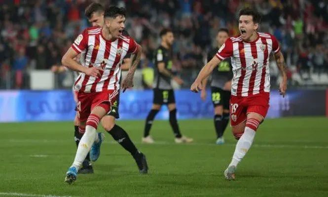 Darwin Núñez llegó a los 20 partidos en Almería y Peñarol festeja