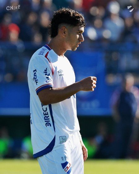 Exequiel Mereles celebra uno de sus goles en San José