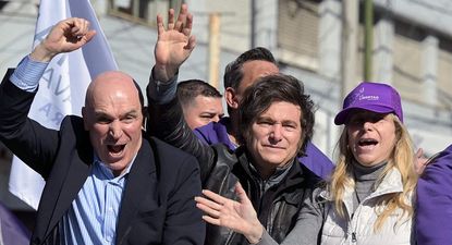 Javier Milei, Karina Milei y José Luis Espert, agredidos en un acto en Lomas de Zamora.