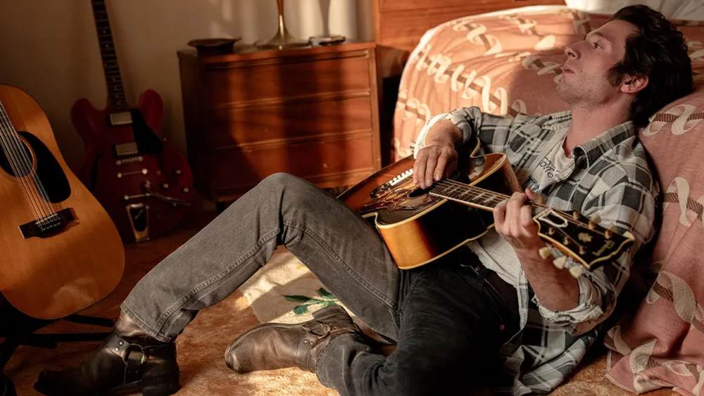 Jeremy Allen White, de la serie The Bear, interpreta a Bruce Springsteen en la película biográfica musical &quot;Springsteen: música de ninguna parte&quot;.