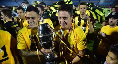 Estoyanoff y Cebolla Rodríguez celebran el título del Uruguayo