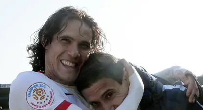 Cavani celebra con Di María el título conseguido con PSG