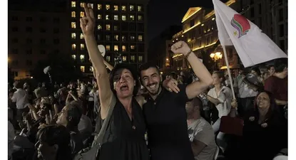 Samaras, líder de la oposición, presentó su renuncia tras la derrota del Sí