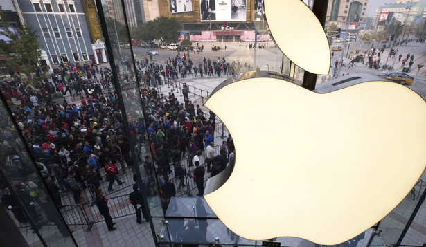 Los fanáticos del iPhone en expectativa por los futuros precios.