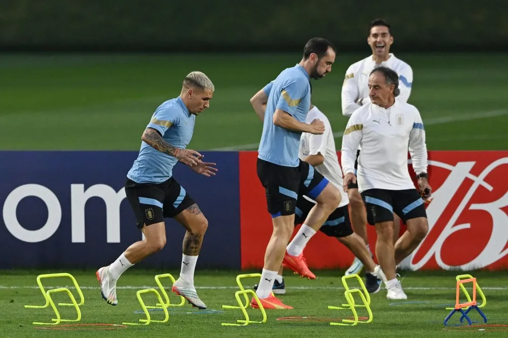 El profe Ortega dirigiendo un entrenamiento