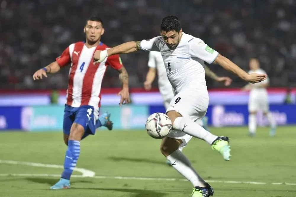 Luis Suárez convierte su primer gol de jugada en las Eliminatorias; eso ocurrió en el último partido ante Paraguay, en el estreno de Diego Alonso