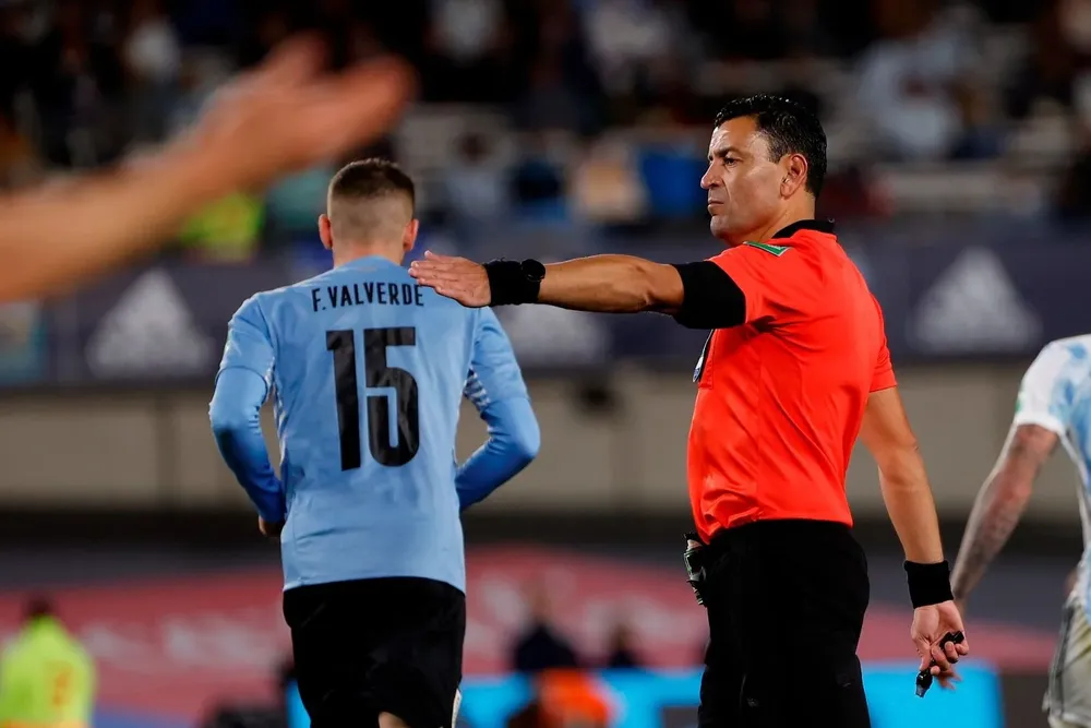 Roberto Tobar, juez de Chile en Argentina-Uruguay