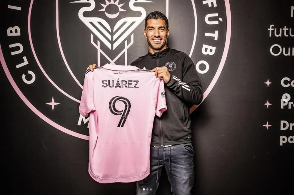 Lucho Suárez con la 9