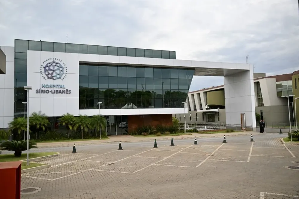 El mandatario permanecerá internado hasta el lunes o el martes en el Hospital Sirio Libanés de Brasilia.