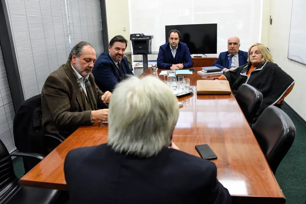 La reunión entre los senadores oficialista y Gómez