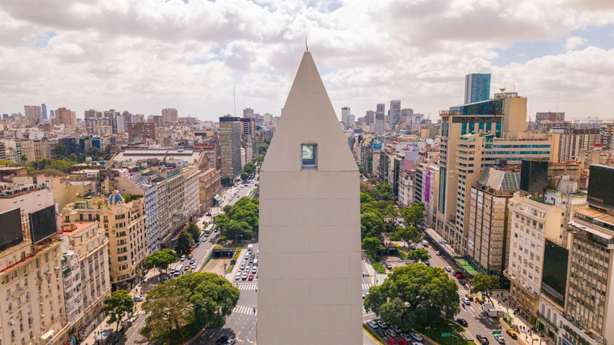La estrategia de Buenos Aires para captar turistas uruguayos más allá de la brecha de precios: nuevos barrios en tendencia, un mirador en las alturas y el auge de los neobodegones