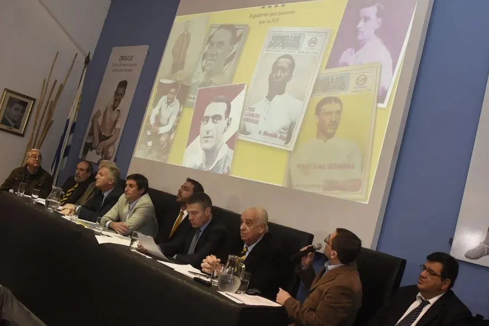 Fueron varios los historiadores y dirigentes aurinegros los que hablaron