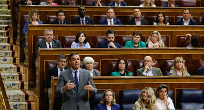 Pedro Sánchez junto a Yolanda Díaz en el Congreso
