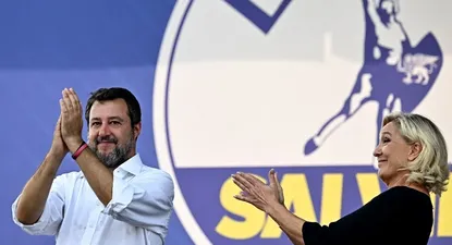 Matteo Salvini y Marine Le Pen en el acto de la ultraderecha realizado en Italia.