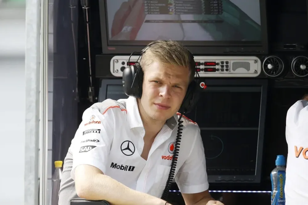 El joven danés en el box de McLaren.
