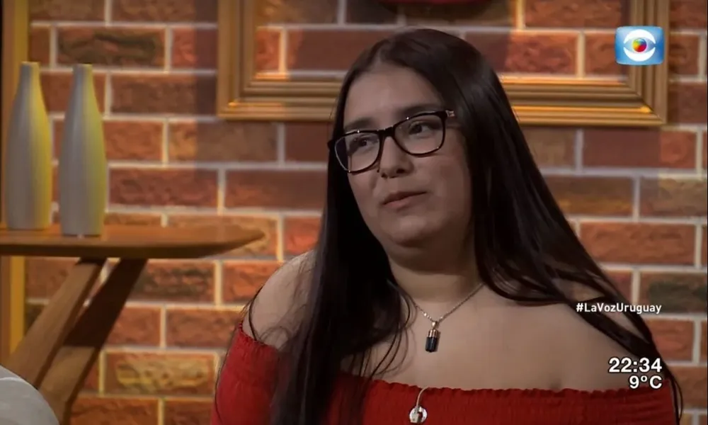 Mikaela Benítez cantó un canción estilo country