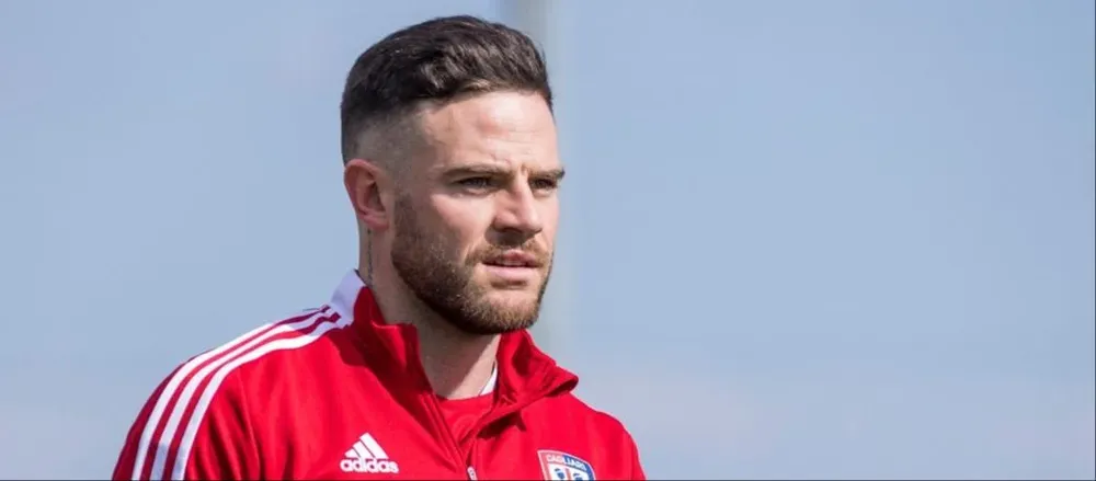 Nahitan Nández estará alejado un tiempo de las canchas debido a su lesión