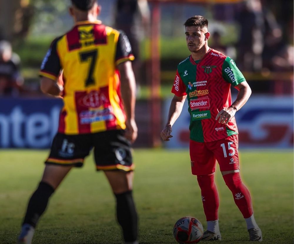 Jairo ONeill de Boston River ante Progreso por el Torneo Apertura