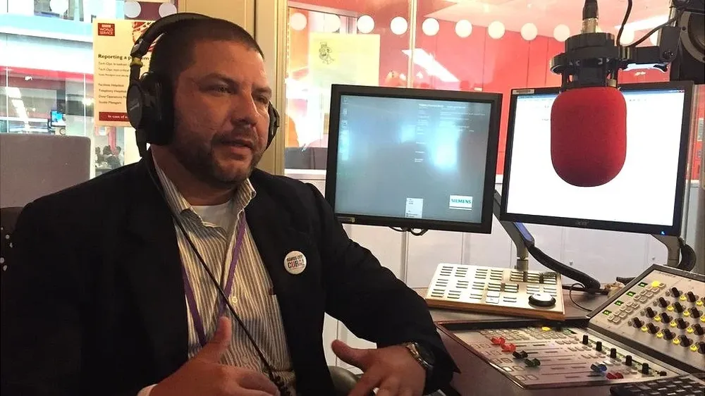 Enmanuel Vigil Fonseca ha trabajado en misiones médicas cubanas en Venezuela, Sierra Leona, Perú, Haití y Ecuador, entre otros países.