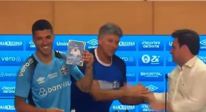 La conferencia de prensa de Luis Suárez y Renato