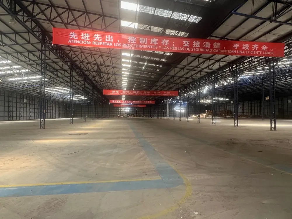 Galpones de gran superficie.