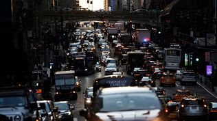 Batalla por los peajes en la ciudad más congestionada del mundo: Trump doblega (por ahora) al gobierno de Nueva York