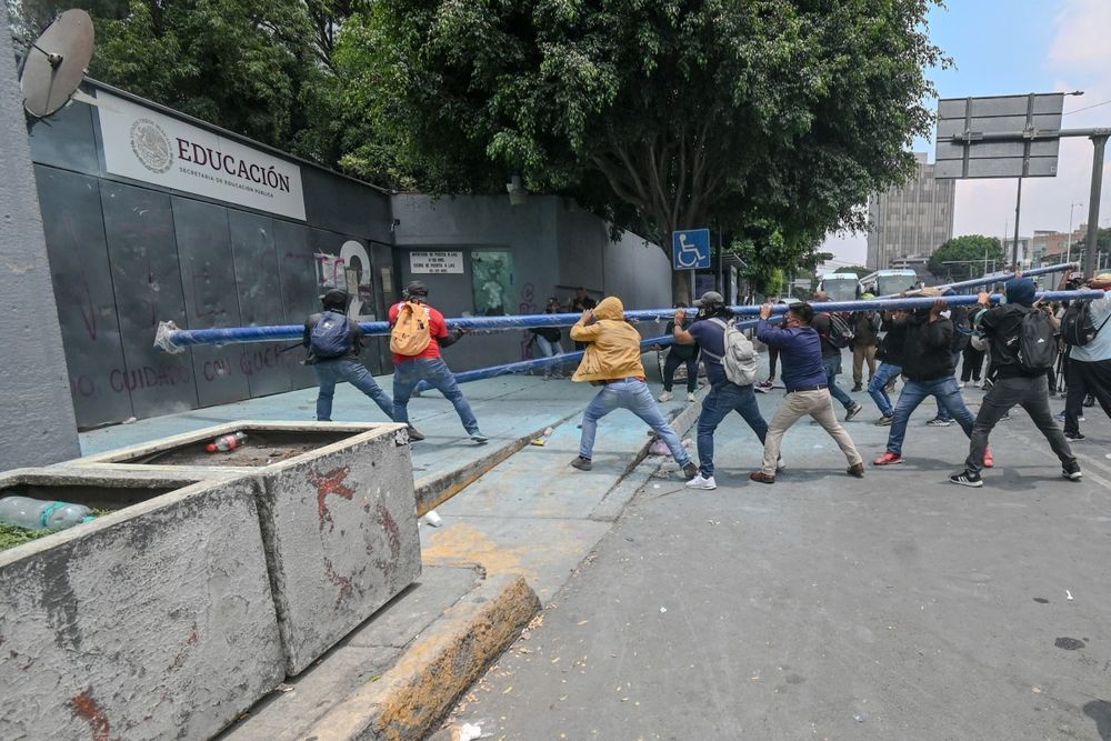 México - protestas maestros - 3-6-26- AFP