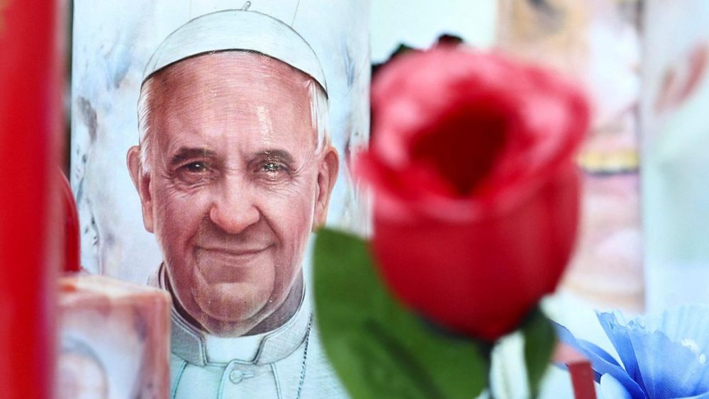 El papa Francisco lleva días hospitalizado por problemas respiratorios.