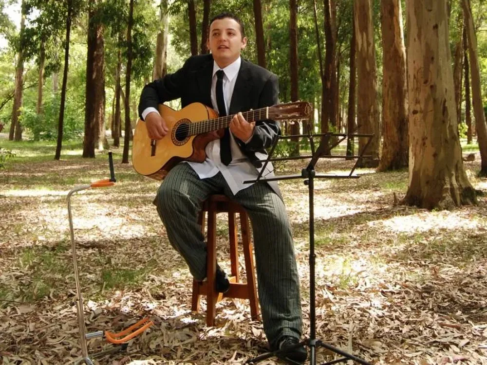 El compositor e intérprete llega a la Zitarrosa con su primer disco bajo el brazo