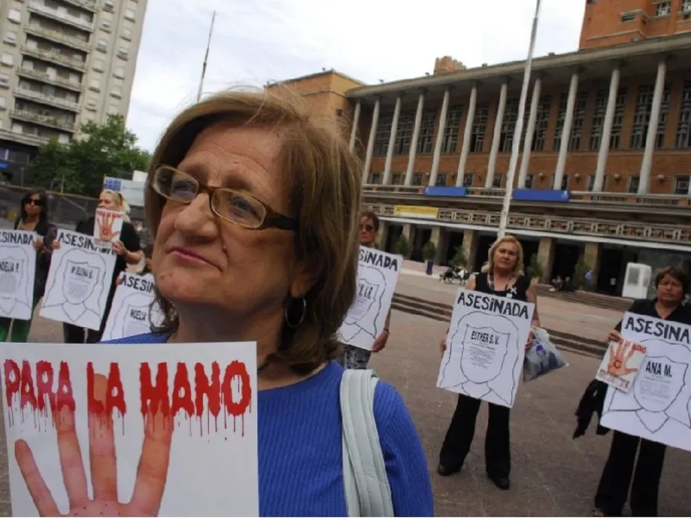 Glenda Rondán en una manifestación del colectivo Mujeres de Negro