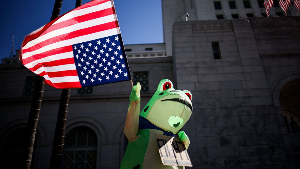 Las manifestaciones en contra del gobierno Trump han estado adornadas por personas disfrazadas de animales.