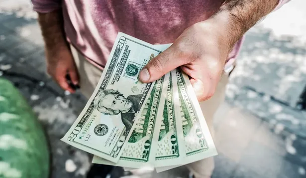 El triángulo uruguayo que encontraron los argentinos para sacar dólares sin pagar impuestos