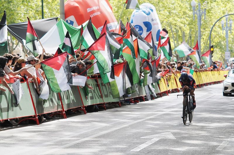Podemos incentiva protestas propalestinas en el cierre de la Vuelta Ciclista  a España