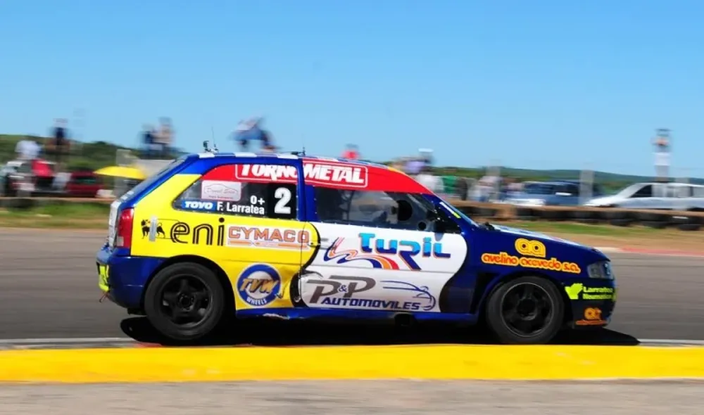 Larratea hizo delirar a su público y define el campeonato de Superturismo con Rama.