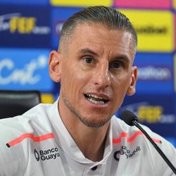 Sebastián Beccacece, técnico de Ecuador que enfrenta a la selección de Uruguay este martes