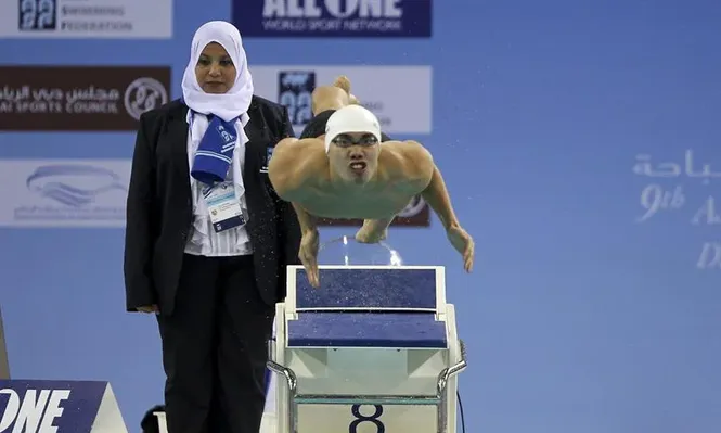 Emiratos Árabes- El taiwanés Chi Chieh compite en la 100 metros mariposa en el Campeonato Asiático