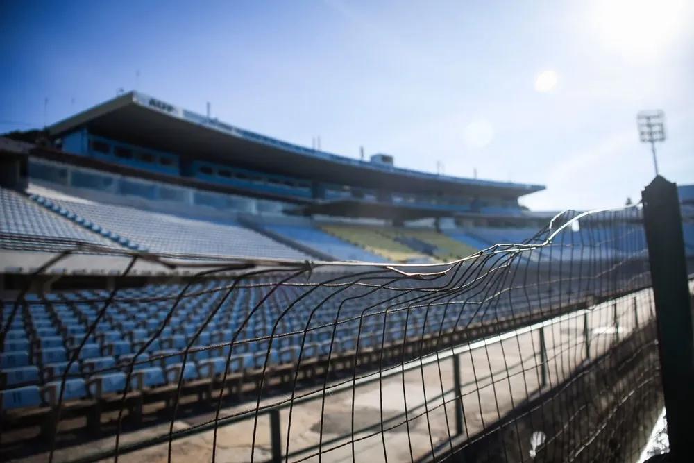 Todo el sector del Palco Oficial y el de prensa, situado arriba, deberá ser remodelado