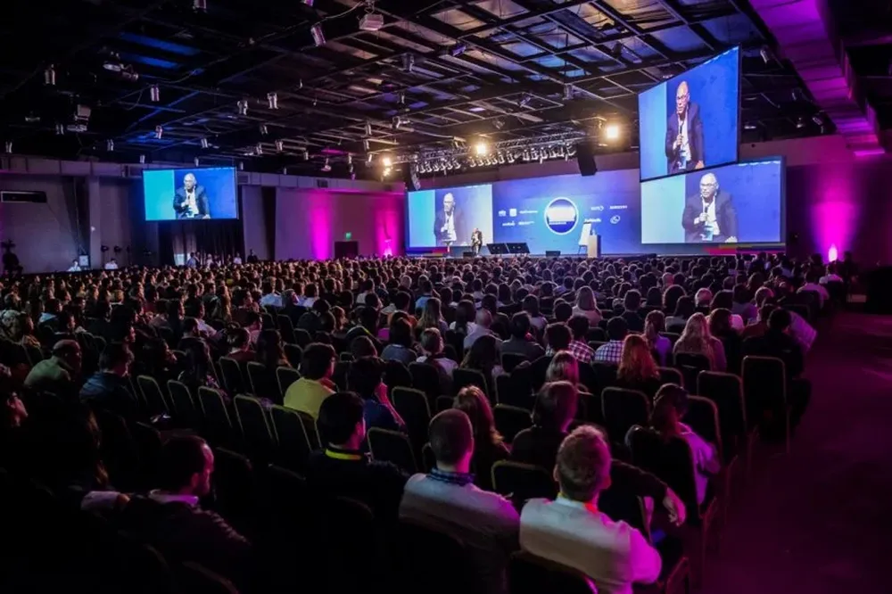 El presidente de Endeavor, Andrés Cerisola, en la apertura de la MegaExperiencia 2017