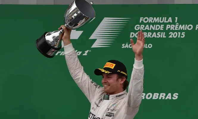 Rosberg otra vez en lo más alto del podio
