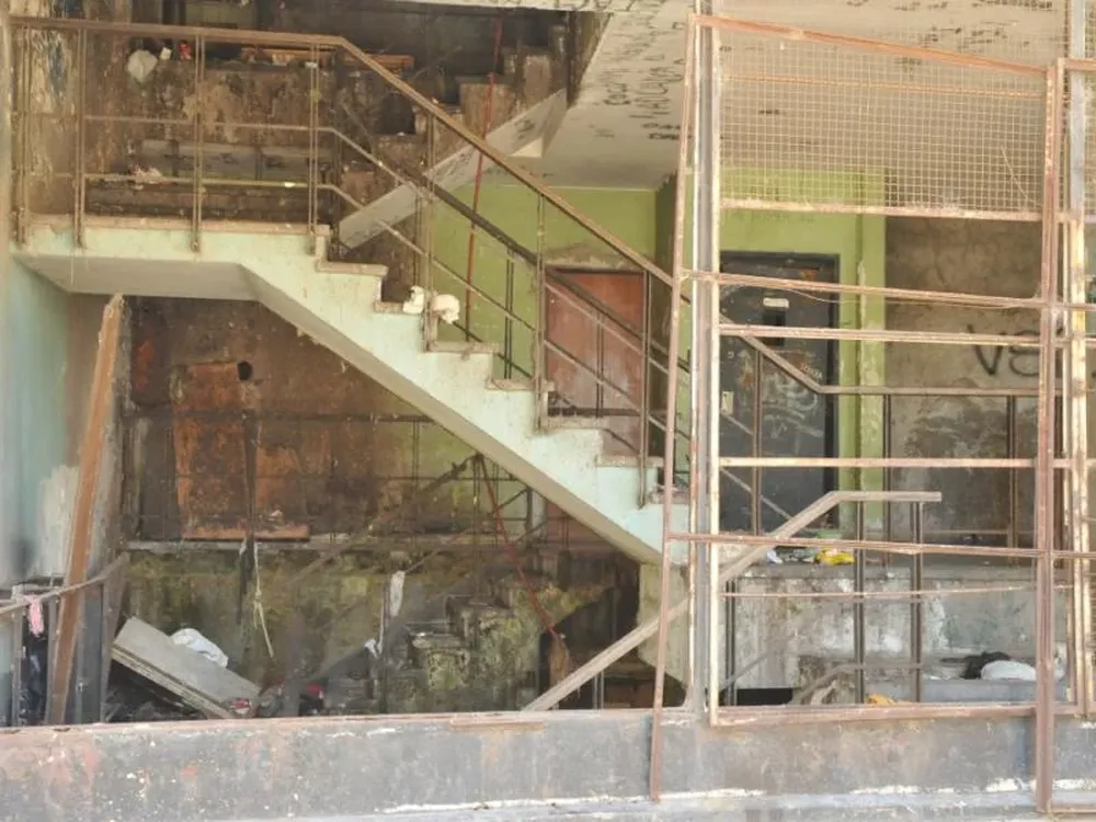 Ingreso de Saedu, donde está la piscina de excremento