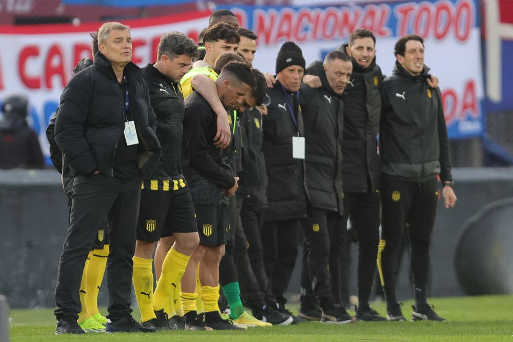 Diego Aguirre, suplentes y asistentes de Peñarol