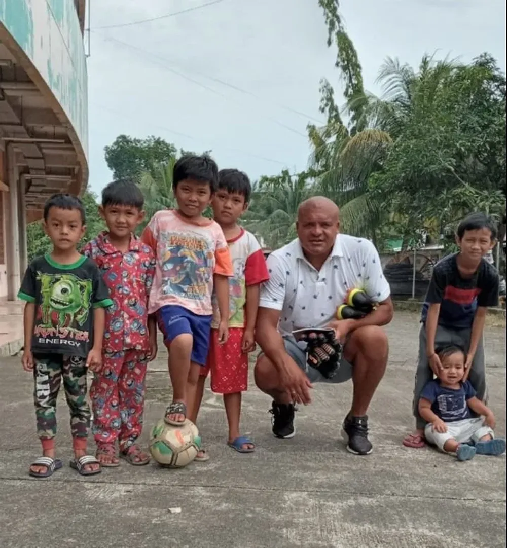 Jorge Coco Rodríguez en Borneo, Samarinda, en Indonesia
