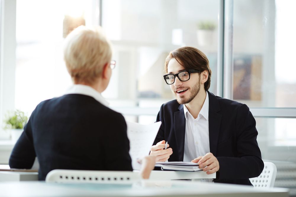Este puesto de vendedor requiere experiencia en ventas directas. FreePik