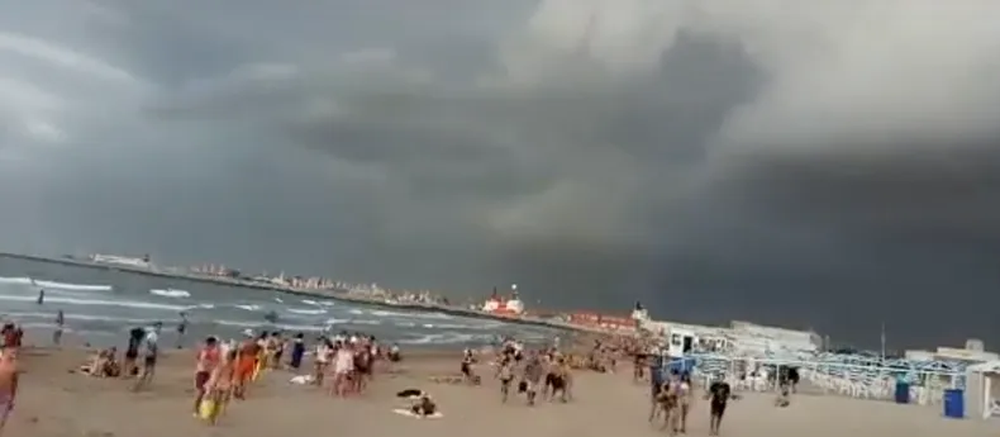 Nubes sobre la playa.