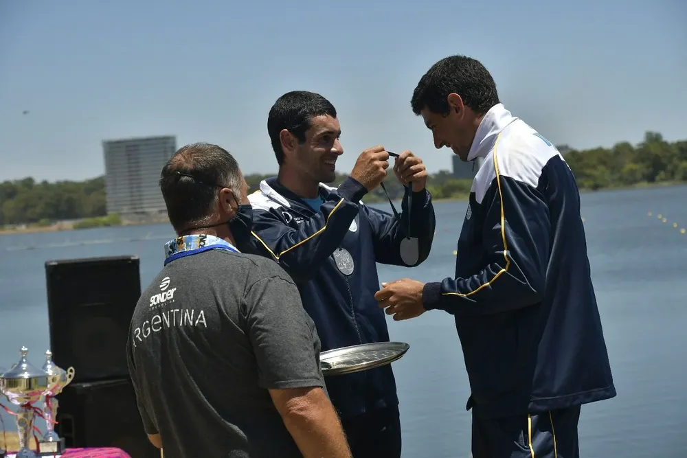 Julián Cabrera premia a Matías Otero