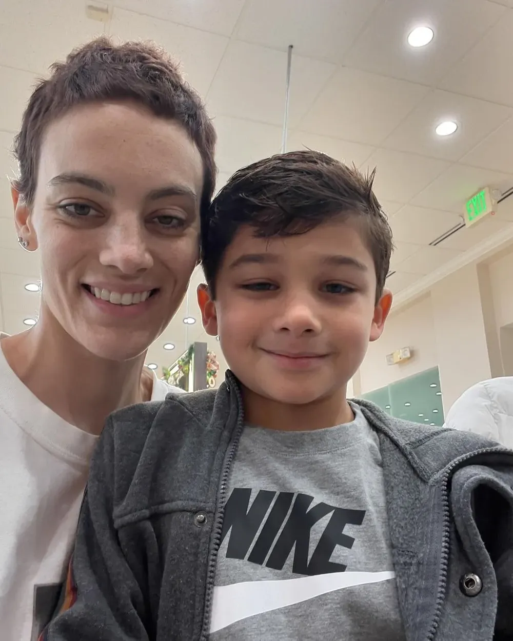 La cantante junto con su hijo.