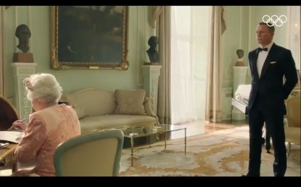 La Reina Isabel II y el actor Daniel Craig como James Bond en los Juegos de Londres 2012