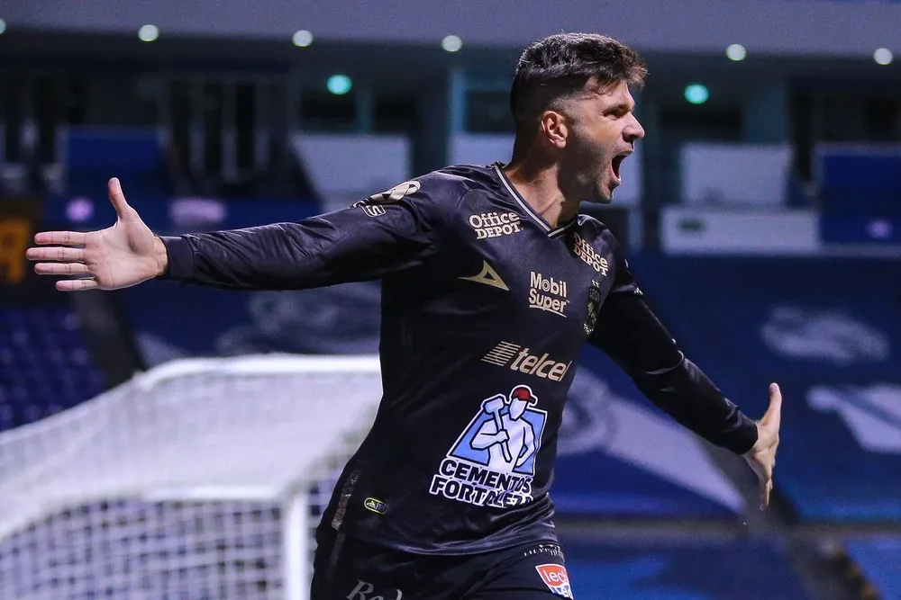 Gigliotti, nuevo delantero de Nacional