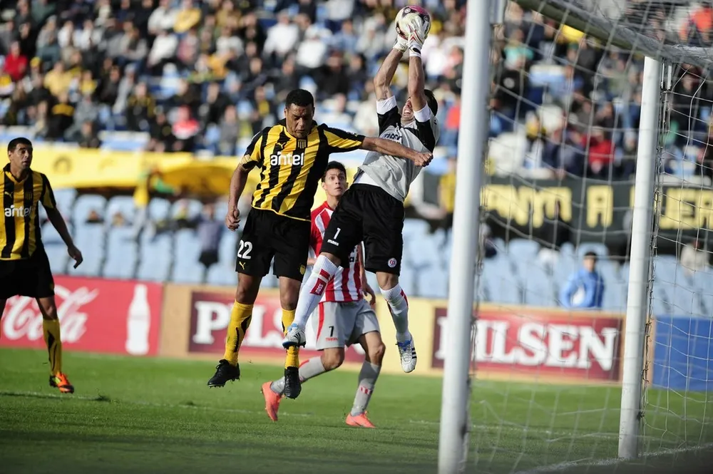Peñarol y River Plate empataron 1-1 en el Centenario